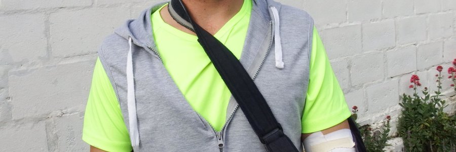 Riaan van Vuuren wat sy linkerarm tydens â€˜n frats-ongeluk by Dyer Eiland Visserye van Bertie Ramsauer verloor het.